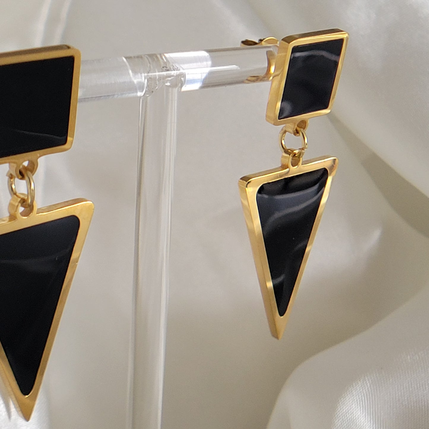 Pendiente de gota geométrica - Cuadrado y Triángulo / Oro y negro / Acero inoxidable